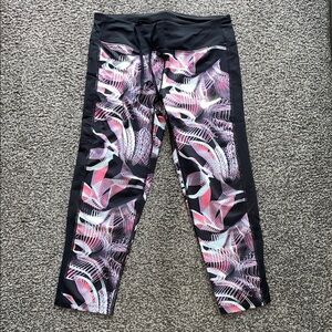 Nike DriFit Athletic Capri Leggings Low Rise Black/Pink Patterned Size Medium